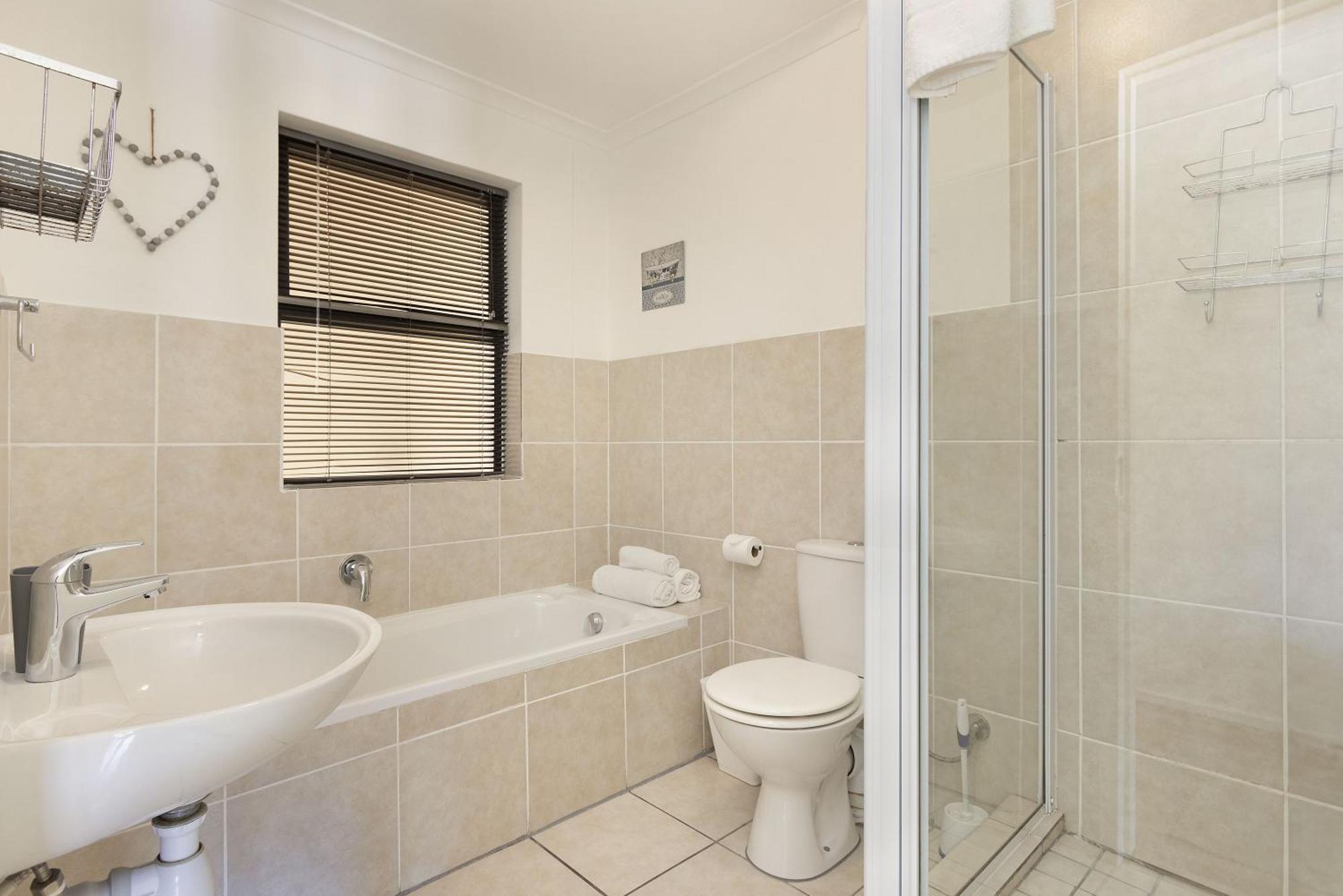 Azure 11 By Hostagents * Bloubergstrand